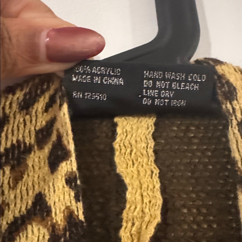 Leopard Print Shawl - Picture 6 of 8